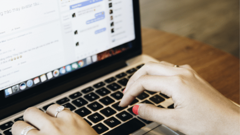 Cómo promocionar tus productos de costura en redes sociales